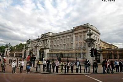Bhangra, Bollywood enthralls all at Buckingham Palace