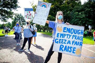 UK medics protest, seeking pay raise after pandemic struggle