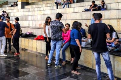 College of Art Students Demand Stopping of Merger of Institute with Ambedkar University