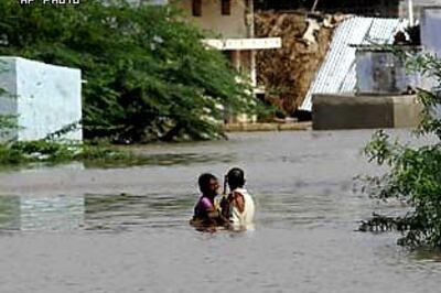 Andhra, Karnataka sink; Centre to rescue