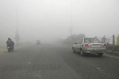 Delhi Wakes up to Fog For 3rd Day in Row, Scientists Say No Change in 2-3 Days
