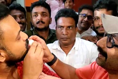 Kunchacko Boban, Fahadh Faasil Visit Kerala Theatre During Bougainvillea Screening