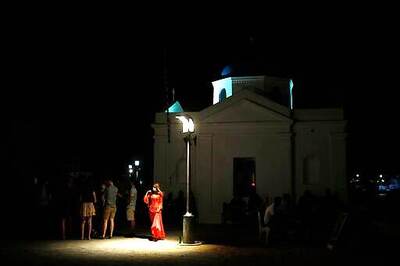 Bar owners on Greek island angry over virus restrictions