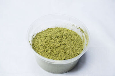 How to Make Henna for Use on Skin