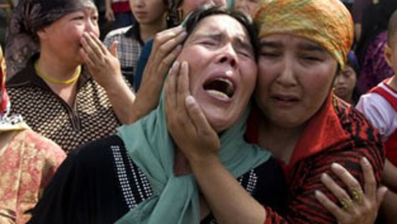 Hu skips G8 meet to deal with Xinjiang riots