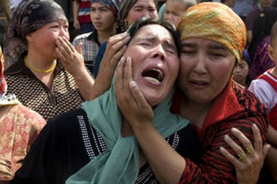 Hu skips G8 meet to deal with Xinjiang riots