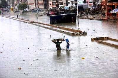 Army Helicopters To Pluck People From Flooded Karachi City