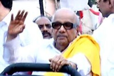 Tamil film frat salutes Karunanidhi