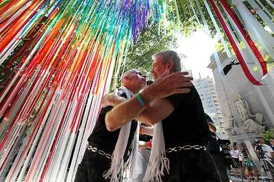 British lawmakers vote in favour of gay marriage