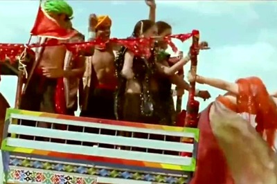 'Aishwarya in HDDCS, SRK in DDLJ': Movie Buffs List Best Intro Scenes of Actors in Bollywood Films