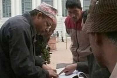 Maoists lead in early results of Nepal elections