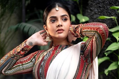 Actress-Host Sreemukhi Is Pure Grace in This White Saree With Boho-Print Blouse