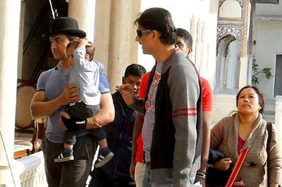 Snapshot: Aamir and his son Azad on sets of 'Peekay'
