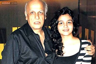 Mahesh Bhatt takes to Twitter to comfort daughter Alia
