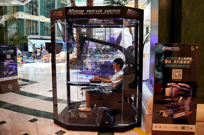 China Mall Offers 'Man Pod' Havens for Husbands Wary of Shopping