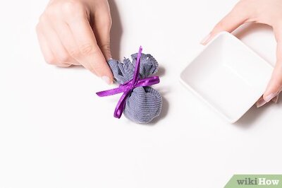 How to Choose Fixatives for Making Potpourri