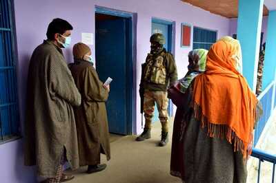 Pulwama Largely Stays Away from DDC Polls, But PDP Youth Leader Waheed Para Draws Some Voters