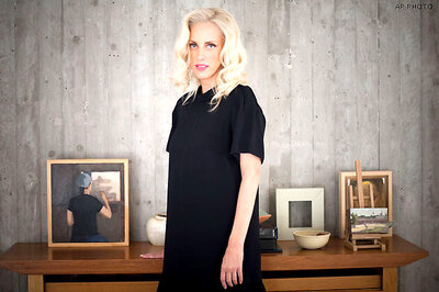 Israeli model rallies support for Gaddafi son