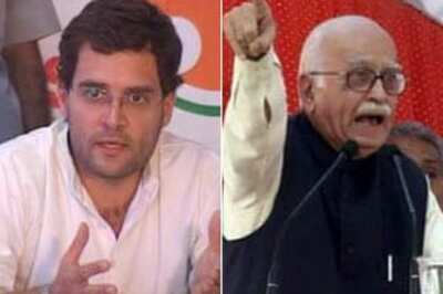 Catching them young: Advani surfs net, Rahul legs it out