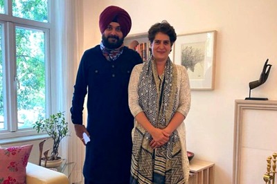Day After Rahul Gandhi's 'Snub', Navjot Singh Sidhu Meets Priyanka Gandhi Amid Punjab Crisis