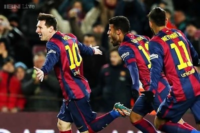 Lionel Messi hits winner as Barcelona keep up pressure
