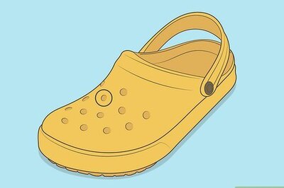 How to Put Jibbitz on Crocs