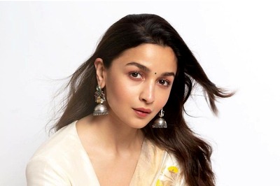 Alia Bhatt Drapes Another Graceful White Saree for Gangubai Kathiawadi Promotions