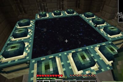 How to Use an Elytra on Minecraft