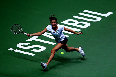 Radwanska beats Kvitova at WTA Championships
