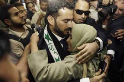 Shoe-throwing Iraqi journalist wants Swiss asylum