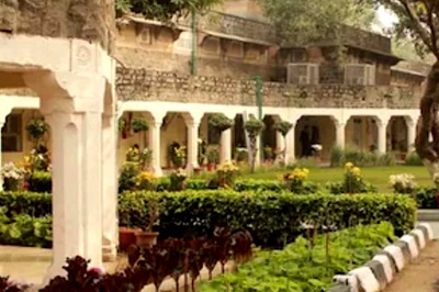 Committee Formed to Ensure Smooth Admission Process for College of Art, Says Ambedkar University