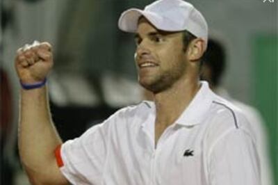 Roddick soars past Santoro to enter second round