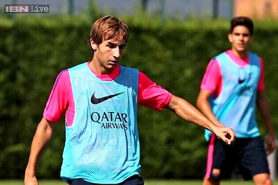 Barcelona midfielder Sergi Roberto extends contract