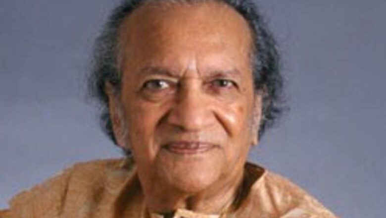 Hotel turns back Ravi Shankar for carrying pet dog