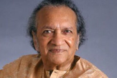 Hotel turns back Ravi Shankar for carrying pet dog