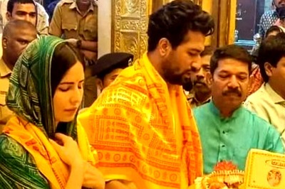 Katrina Kaif, Vicky Kaushal Offer Prayers At Siddhivinayak Temple In Mumbai, Pics Go Viral
