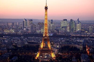France Opens Terrorism Probe Into Knife-wielding Man at Eiffel Tower