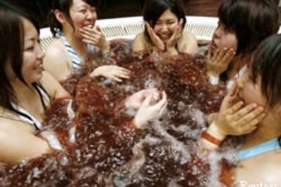 Pics: A chocolate bathe for V-Day