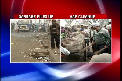 MCD workers threaten to toughen stand, say won't let government clear the garbage