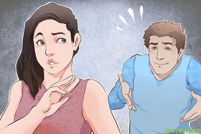How to Tell if a Girl Is Playing Hard to Get