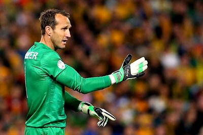 Chelsea sign Australia goalkeeper Schwarzer