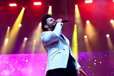 Rahul Vaidya Performs Non-Stop For 2 Hours In Jaipur Despite Dengue Fever | Watch
