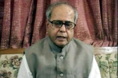 Pranab rushes to Chennai, will meet Karuna