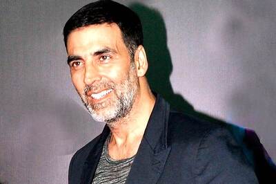Akshay Kumar Apologises for Fan-punching Incident