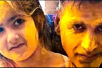 Akshay Kumar Treats Fans to Adorable Photo with Daughter Nitara on Holi 2021, See Pic