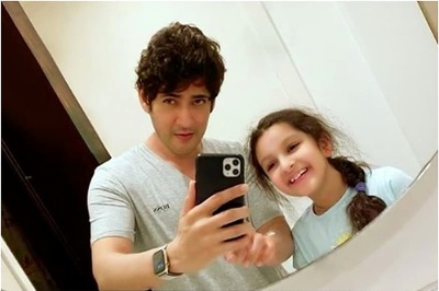 Mahesh Babu Masters Mirrorfie with Sitara, See Pic