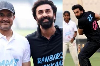 Ranbir Kapoor Plays Cricket With Sourav Ganguly in Eden Gardens Amid Rumours of Actor Doing 'Dada's' Biopic