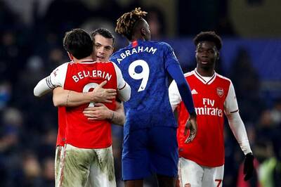 Premier League: 10-man Arsenal Fight Back Twice to Hold Chelsea to 2-2 Draw