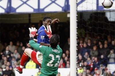 Chelsea's lead slashed with defeat at Everton