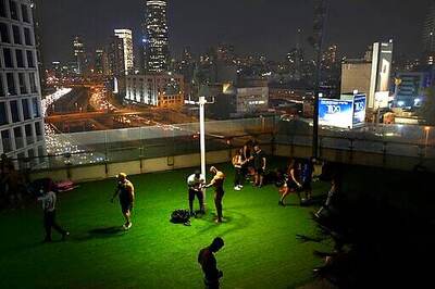 AP PHOTOS: Masks, COVID-19 No Match For Israeli Bodybuilders